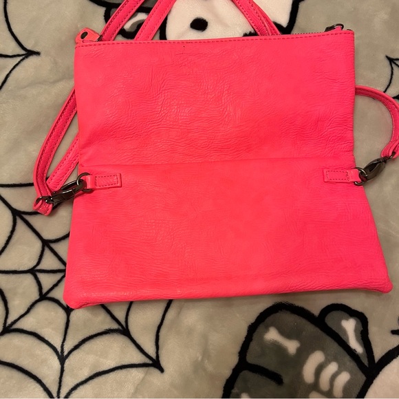 Hot pink skull clutch/shoulder bag with gunmetal hardware - Picture 4 of 9